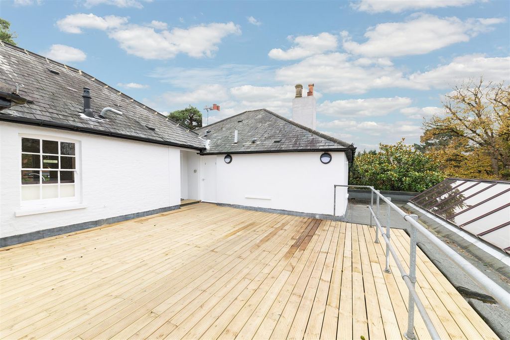 Property photo 2 of 10 High Street4.Jpg