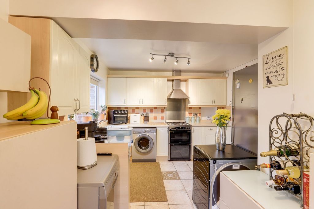 Property photo 2 of 24 Kitchen