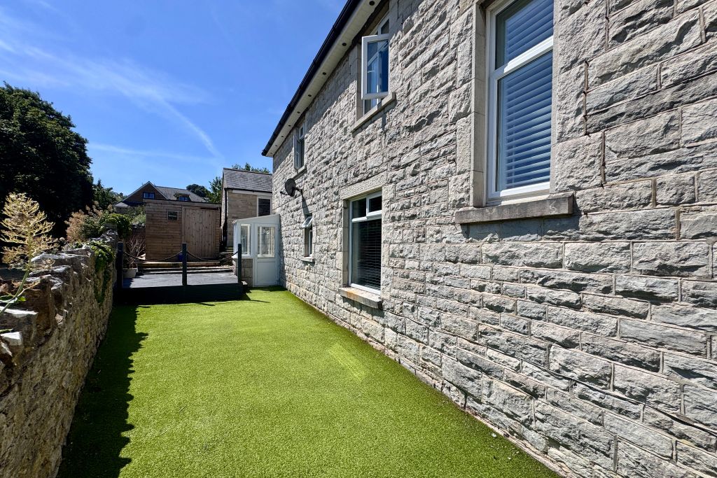 Property photo 2 of 11 Enclosed Garden