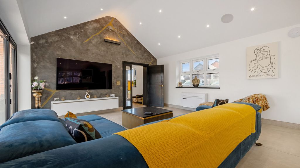 Additional image 21 of 6 bed detached house for saleWithybrook Road Bulkington Bedworth, Warwickshire CV12