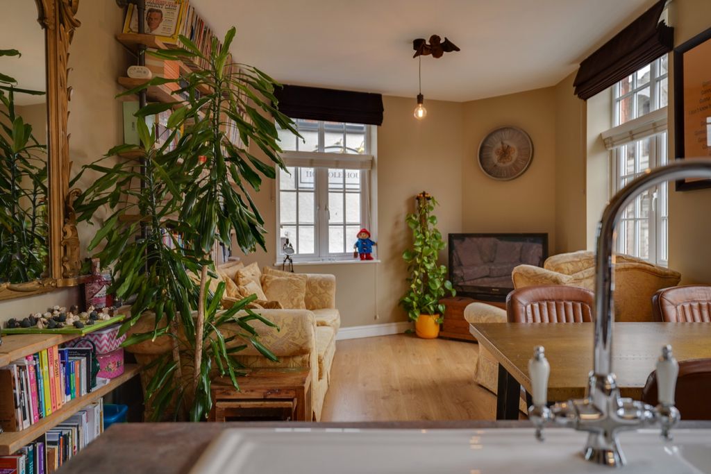 Property photo 3 of 9 Dsc05354-Dsc05358