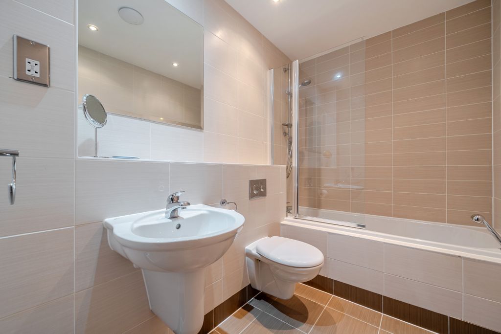 Additional image 9 of 2 bed flat for saleLongworth Drive, Maidenhead SL6