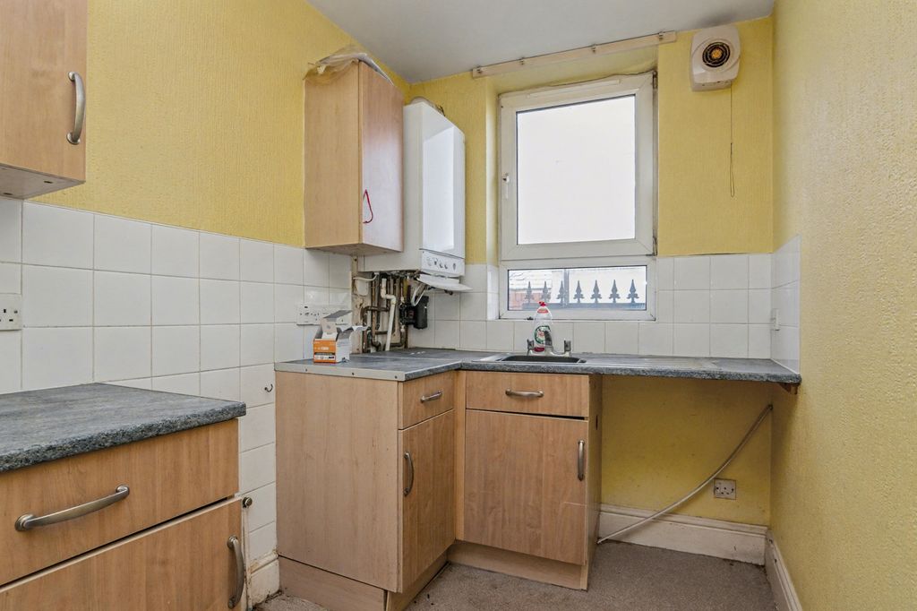 Property photo 3 of 14 Flat 1, 2 Carshalton Road, Blackpool, Fy1 2Nr