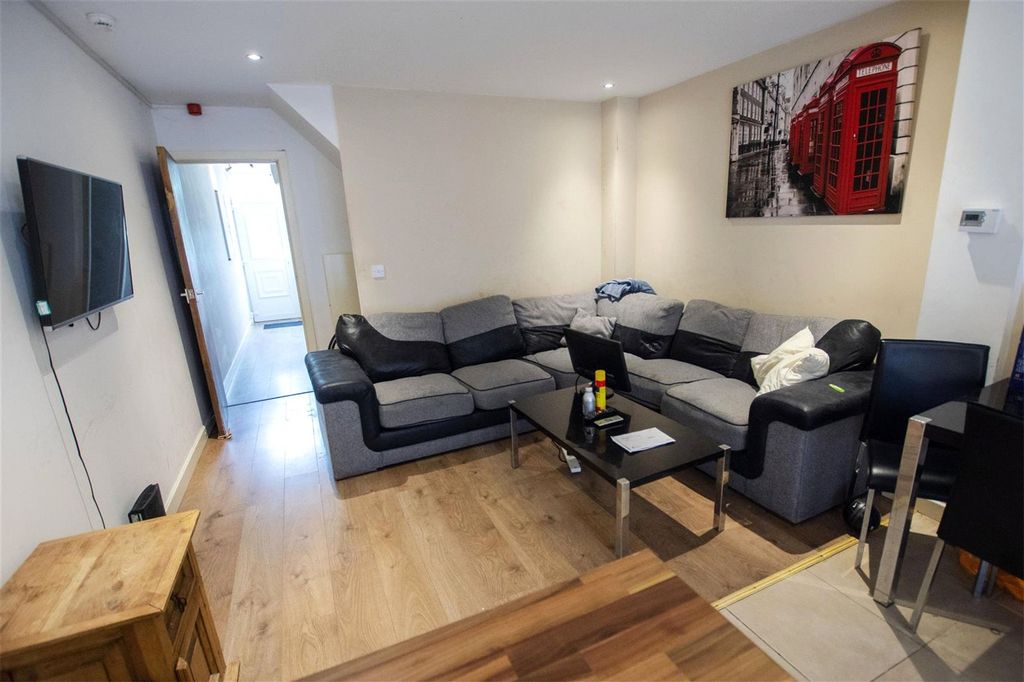 Property photo 2 of 13 Approach