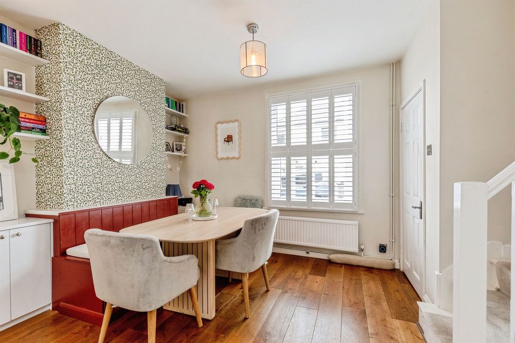 Property photo 3 of 17