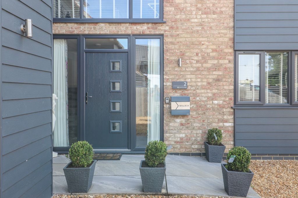 Property photo 2 of 32 5213392