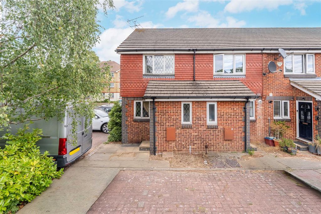Property photo 1 of 18 6 Draymans Way Tw7-1.Jpg
