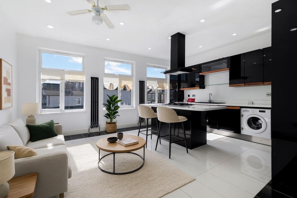 Property photo 1 of 16 Image