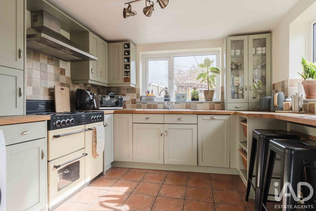 Property photo 3 of 23