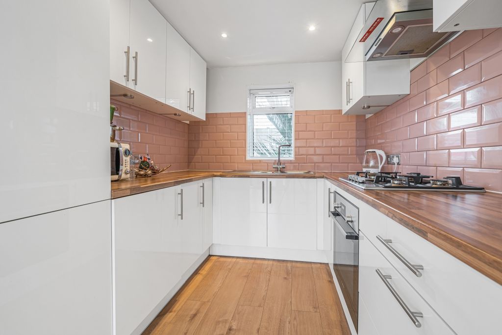 Property photo 3 of 11 934282 (4)