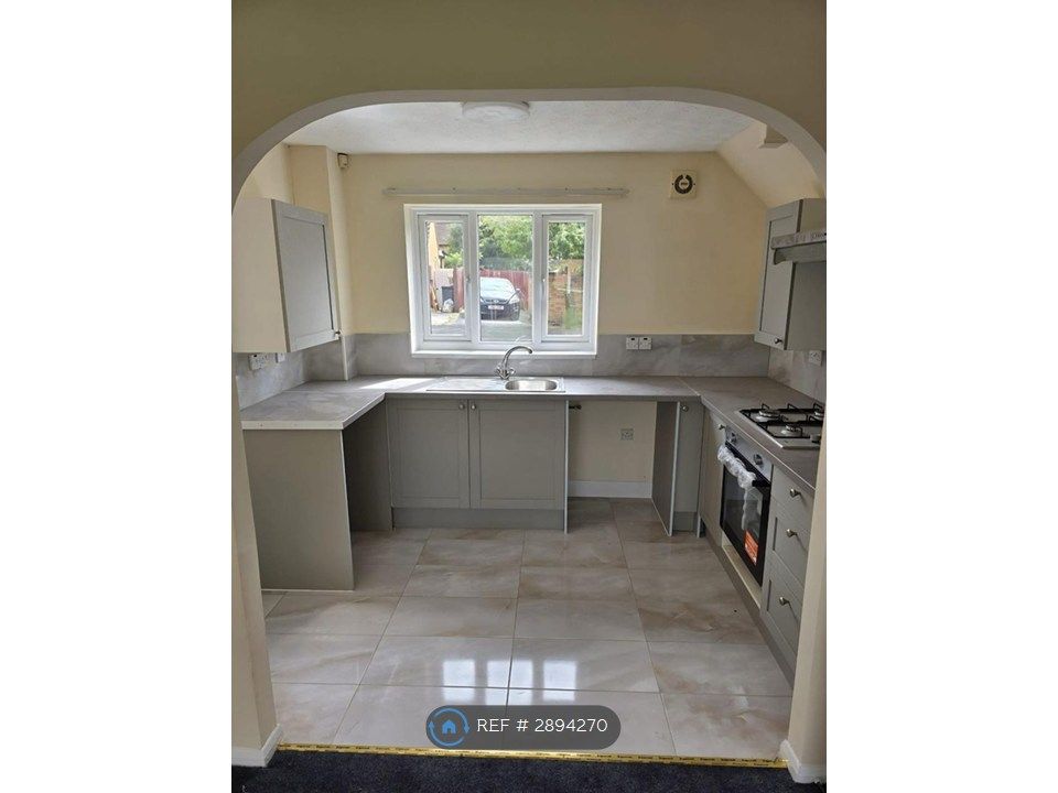 Property photo 3 of 13 Kitchen