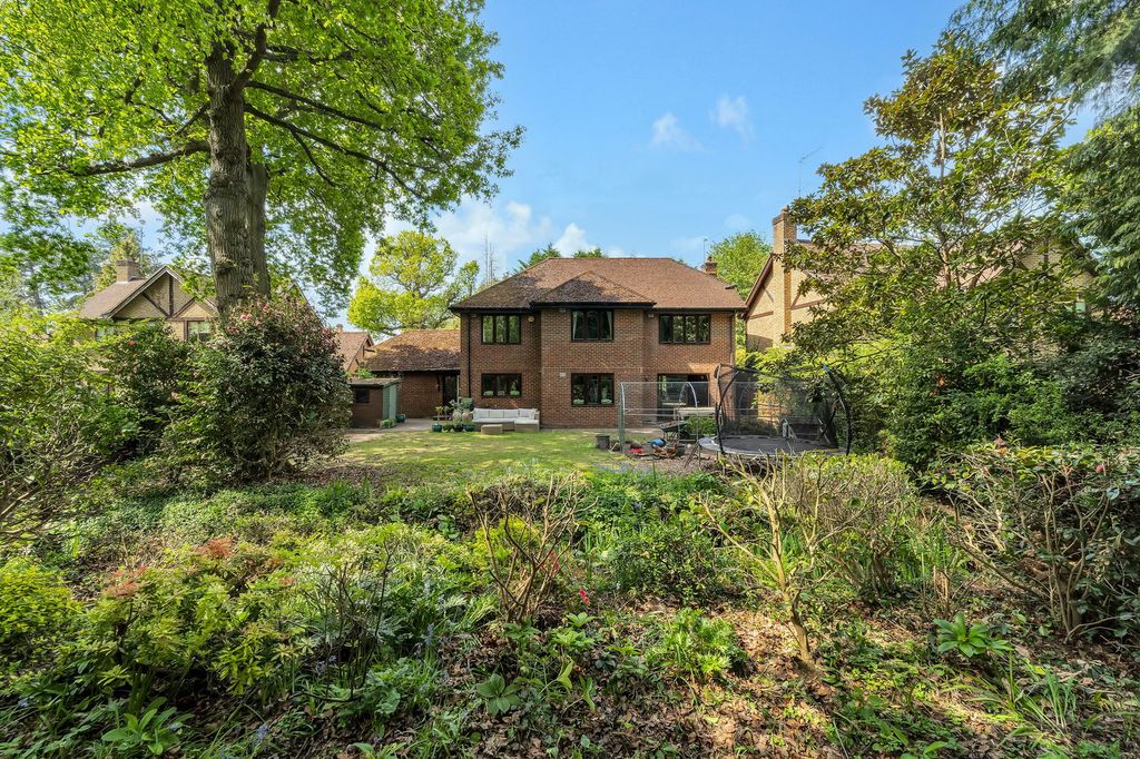 Property photo 1 of 28