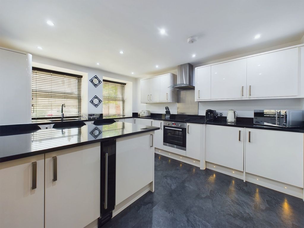 Property photo 2 of 33