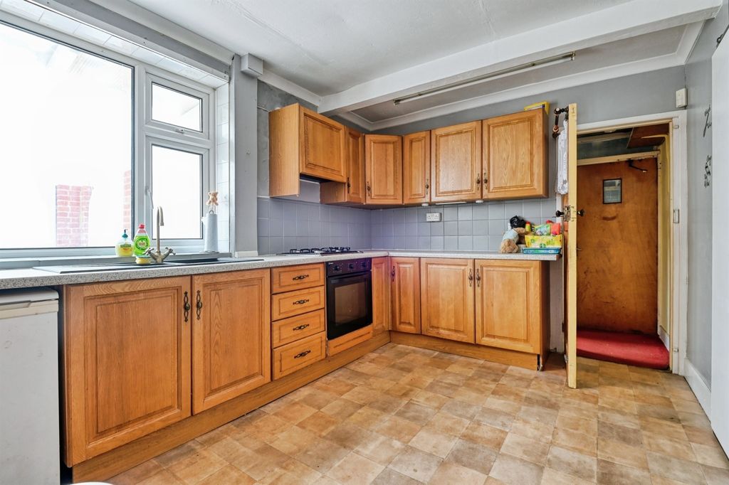 Property photo 3 of 17