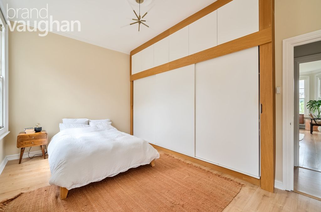 Property photo 3 of 10 Bedroom