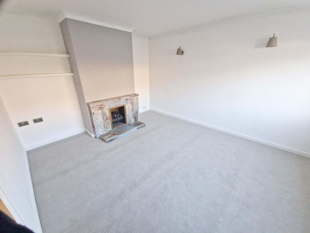 Property photo 3 of 29 Lounge4.Jpg