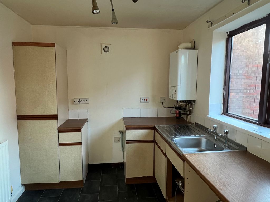 Property photo 3 of 6 Kitchen