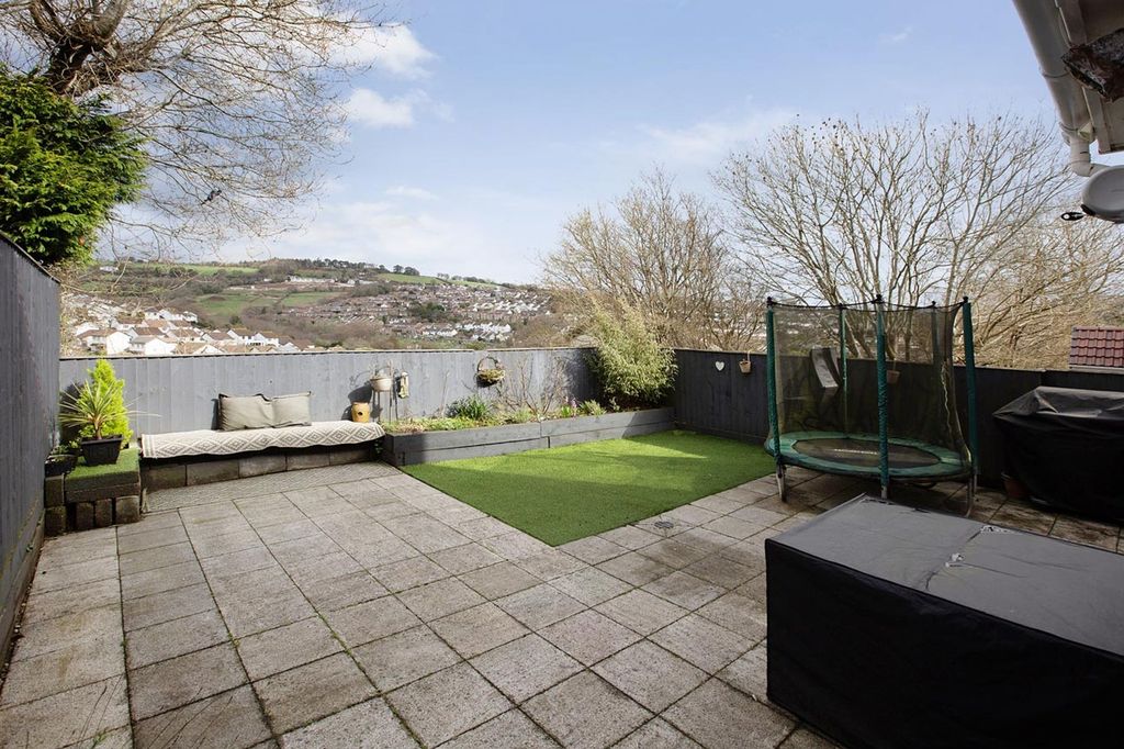 Property photo 3 of 20