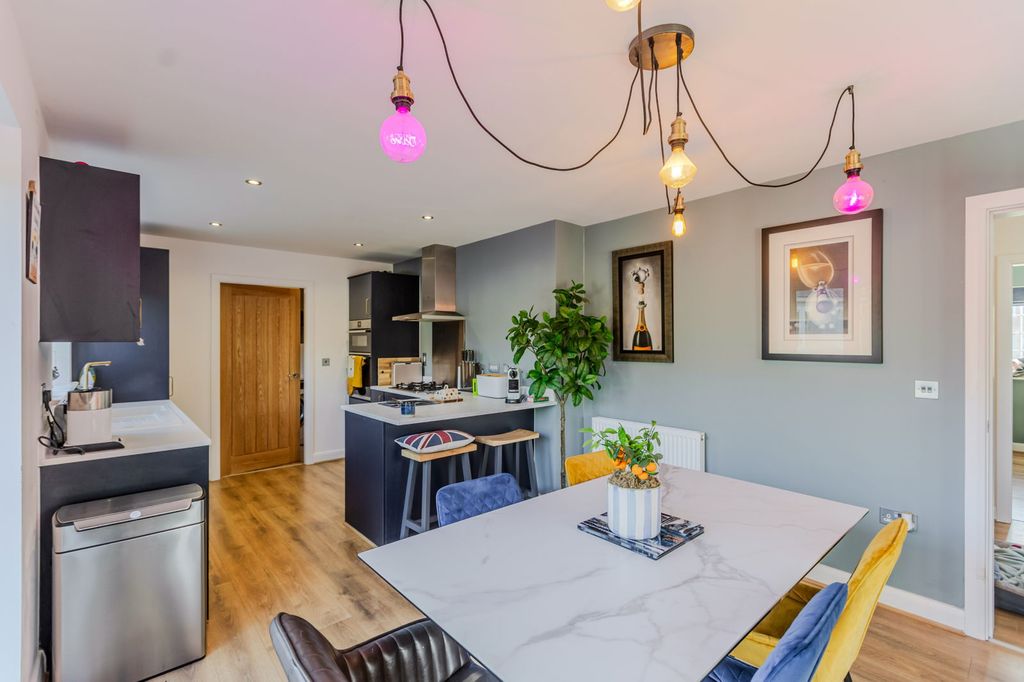 Property photo 2 of 27