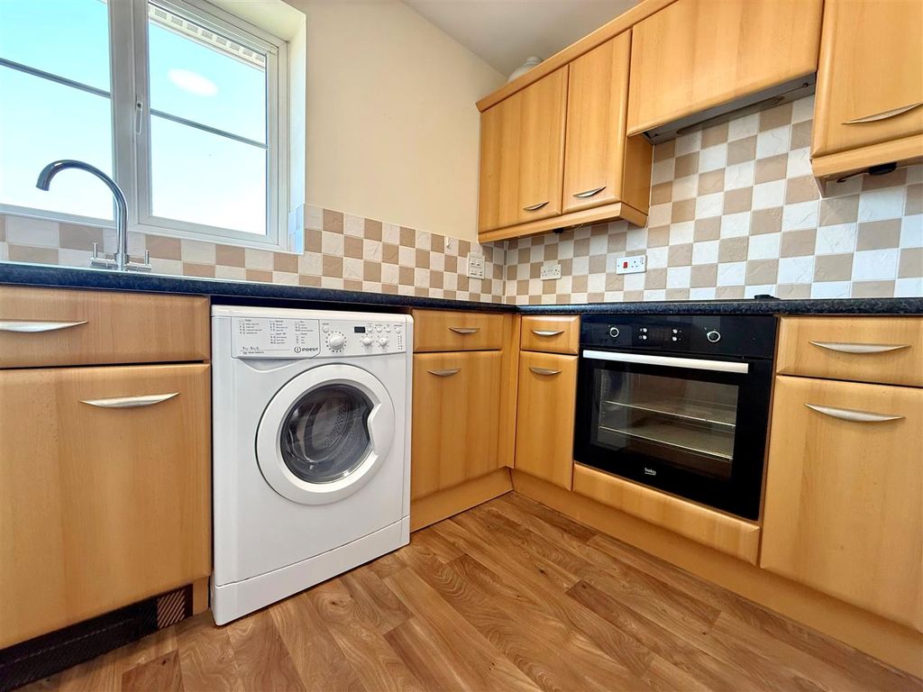 Property photo 3 of 7 Kitchen.Jpg