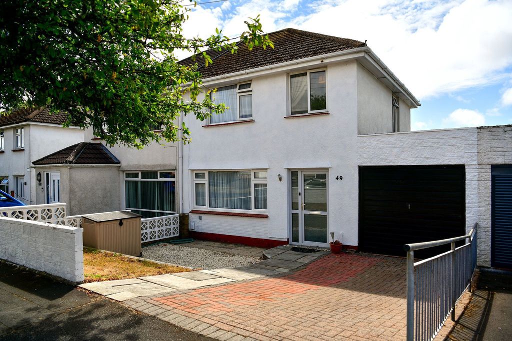 Property photo 1 of 32