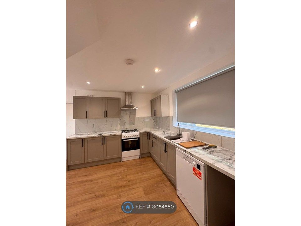 Property photo 1 of 11 Kitchen
