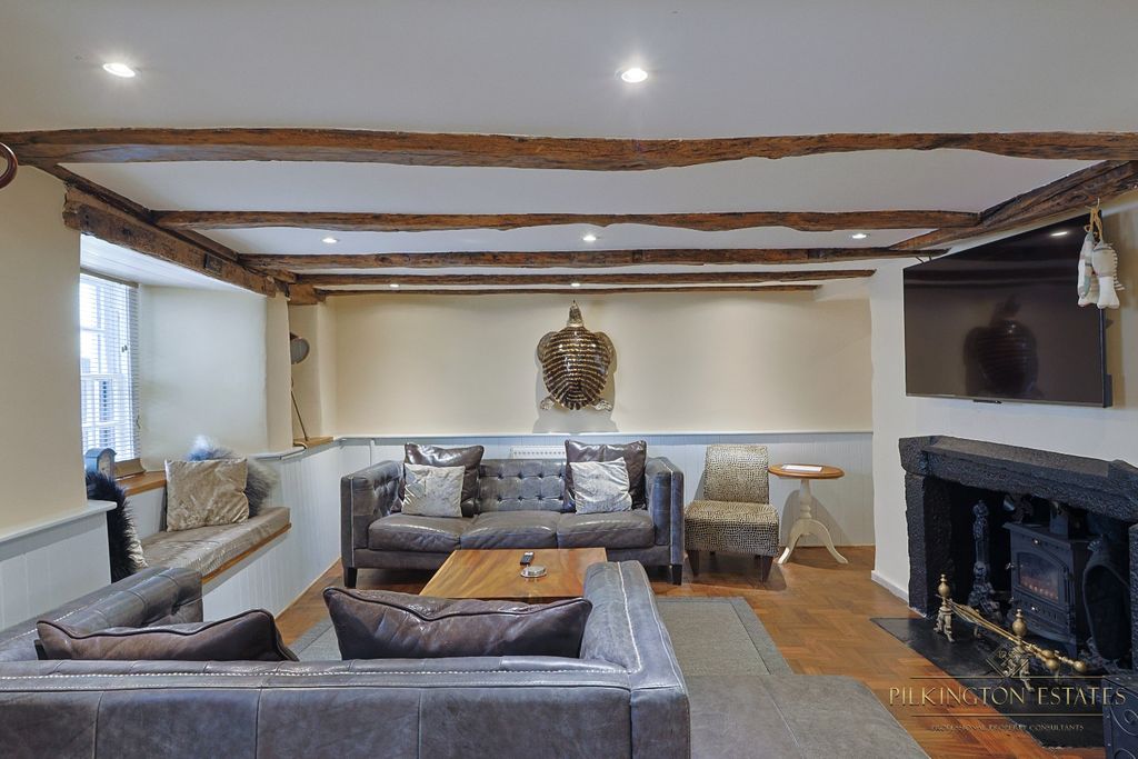 Property photo 3 of 15 4546355