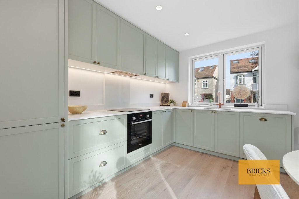 Property photo 3 of 28