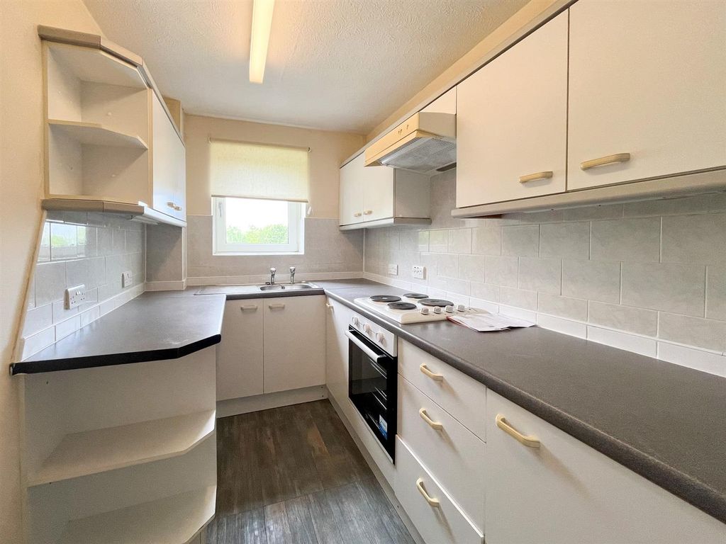 Property photo 3 of 10 Kitchen.Jpg