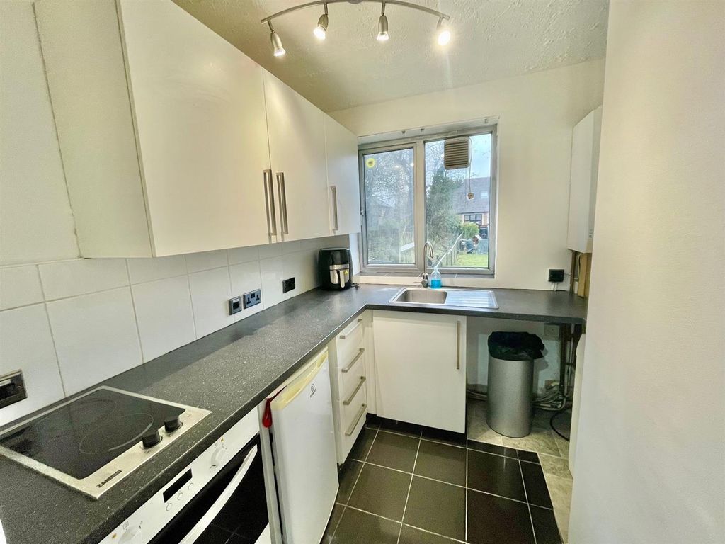 Property photo 3 of 8 12 Dugdale Kitchen.Jpg