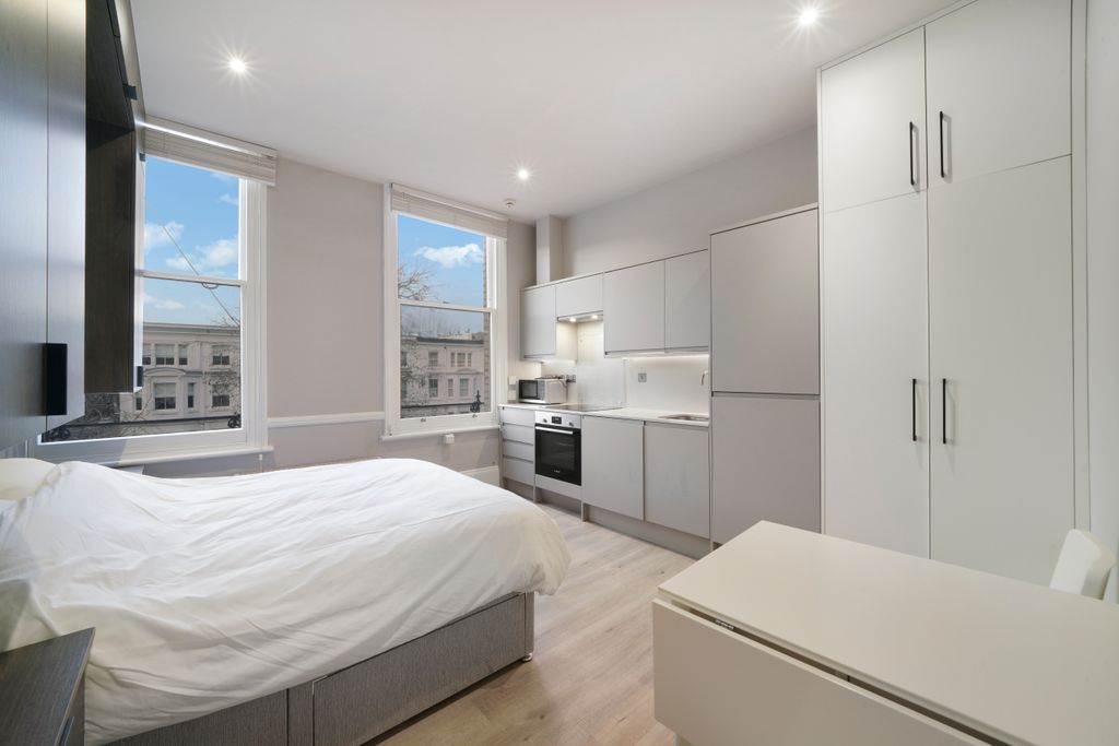 Property photo 2 of 8