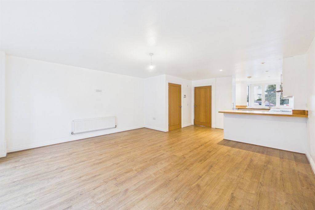 Property photo 1 of 17 Living Room / Kitchen