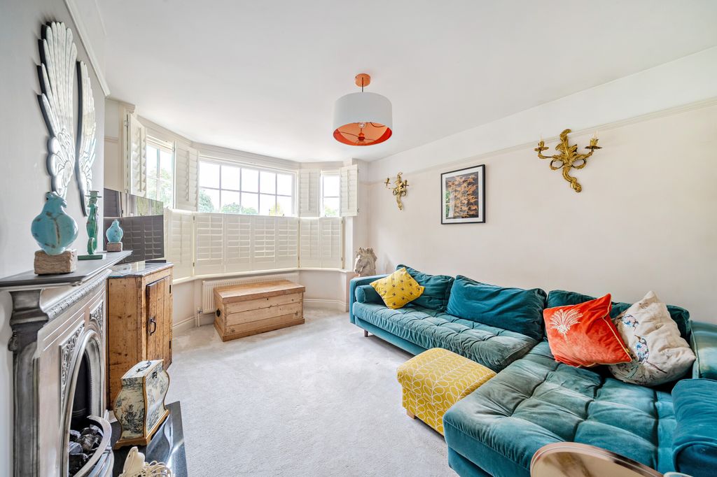 Property photo 3 of 12