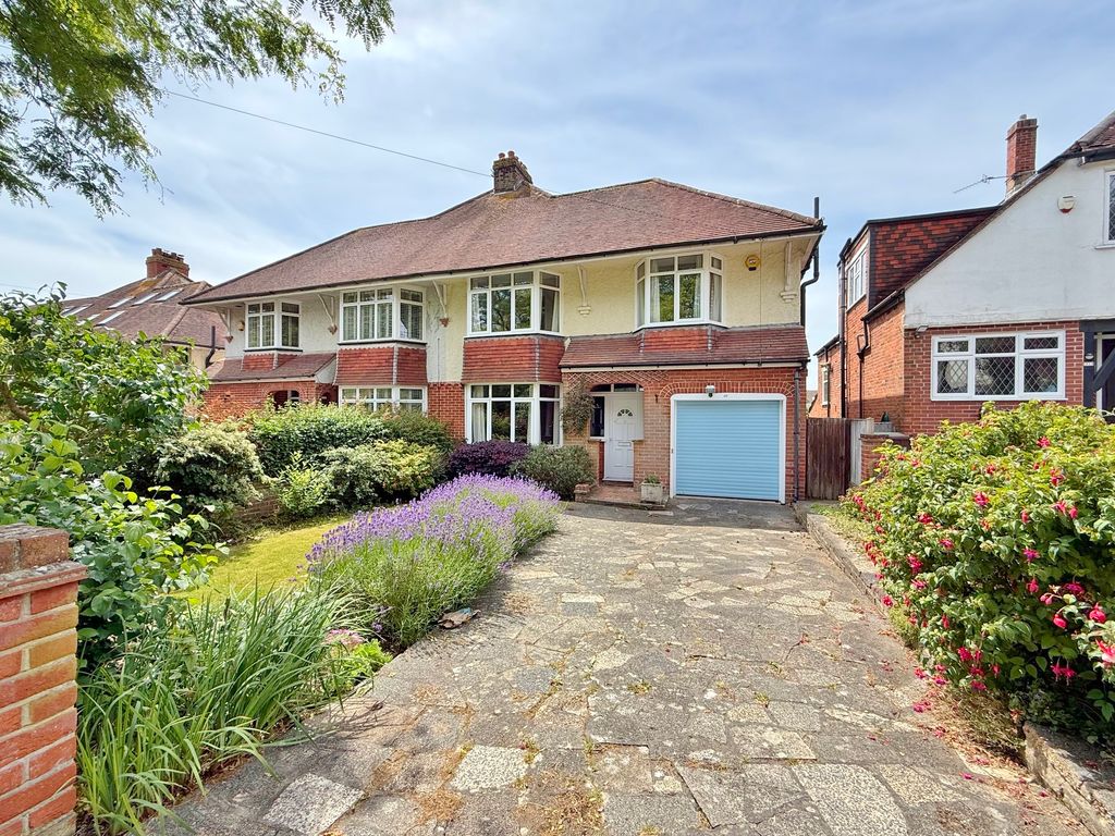 Property photo 1 of 28