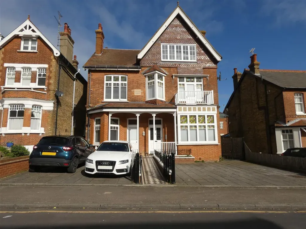 Property photo 1 of 10