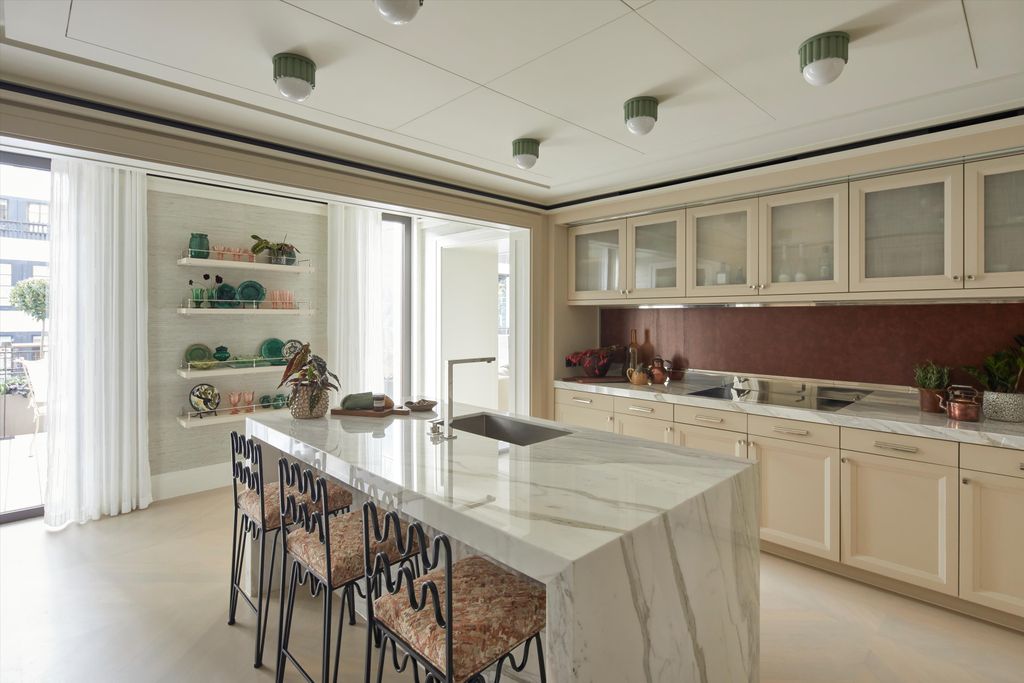 Property photo 2 of 28 Image