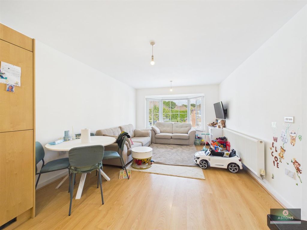 Property photo 3 of 9 Cam02067G0-Pr0419-Still004.Jpg