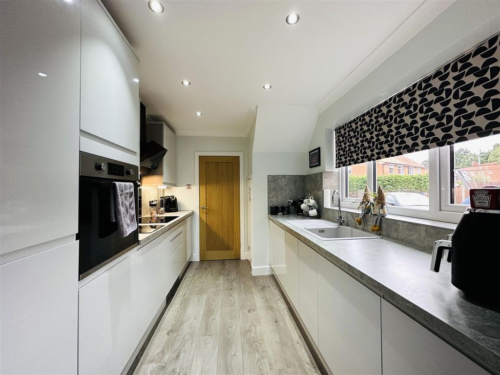 Property photo 3 of 14 Kitchen 2.Jpg