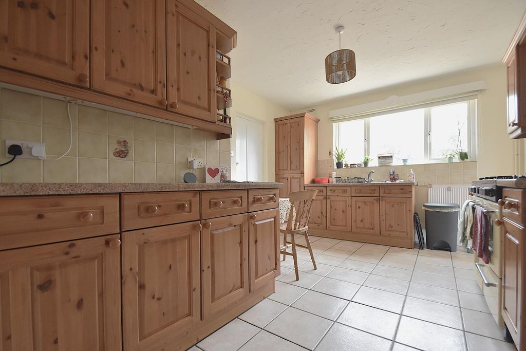 Property photo 3 of 13 Kitchen