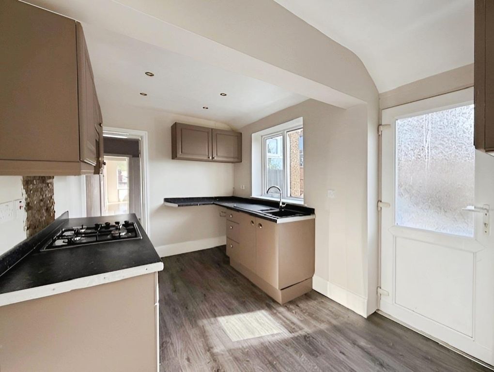 Property photo 3 of 19 Kitchen