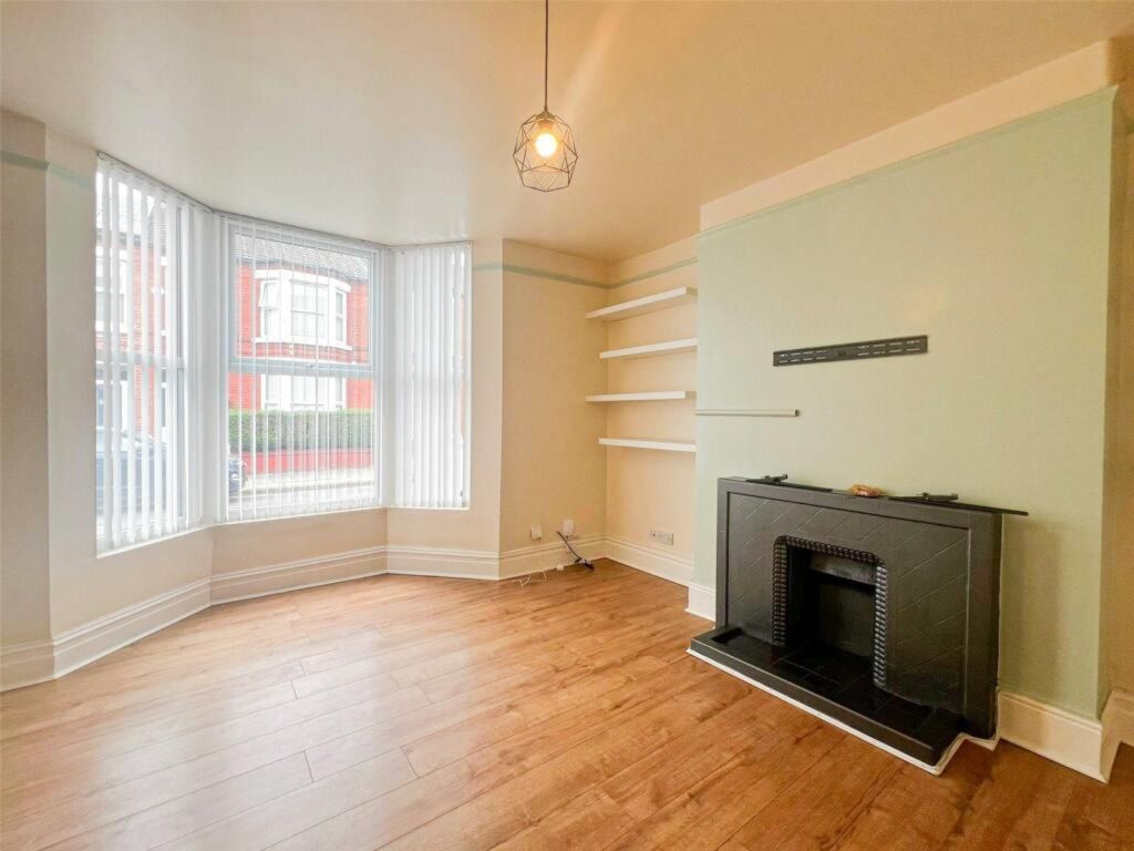 Property photo 1 of 11 Living Room