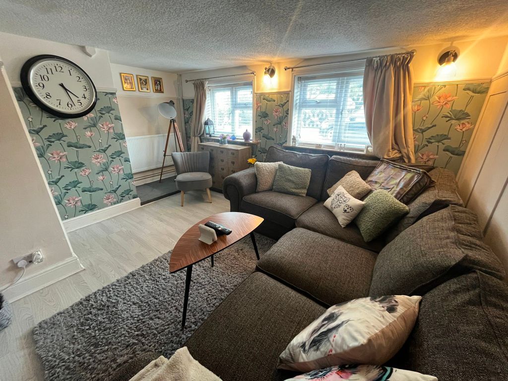 Property photo 3 of 13