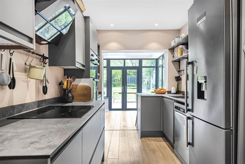 Property photo 3 of 15 44_15743.Jpg