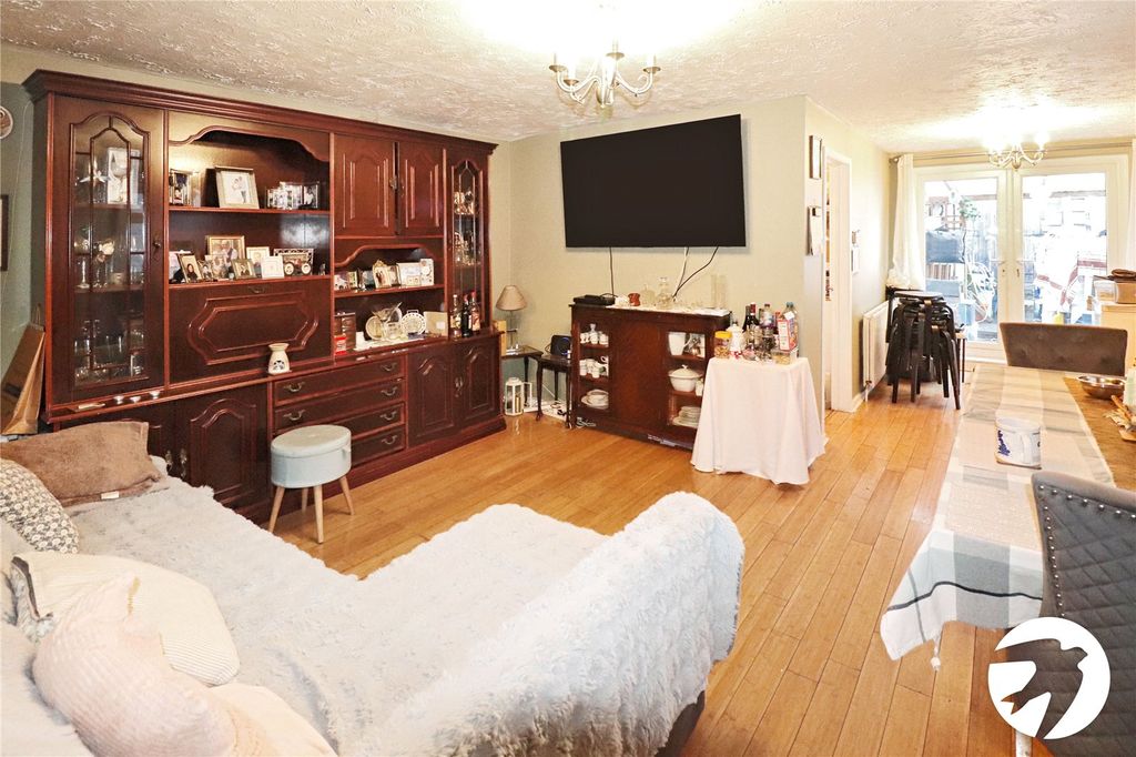 Property photo 2 of 17 Picture No. 11