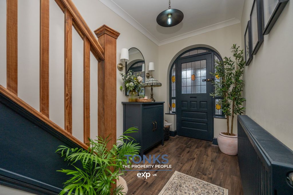 Property photo 2 of 26