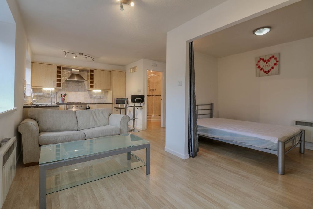Property photo 2 of 7 5366851