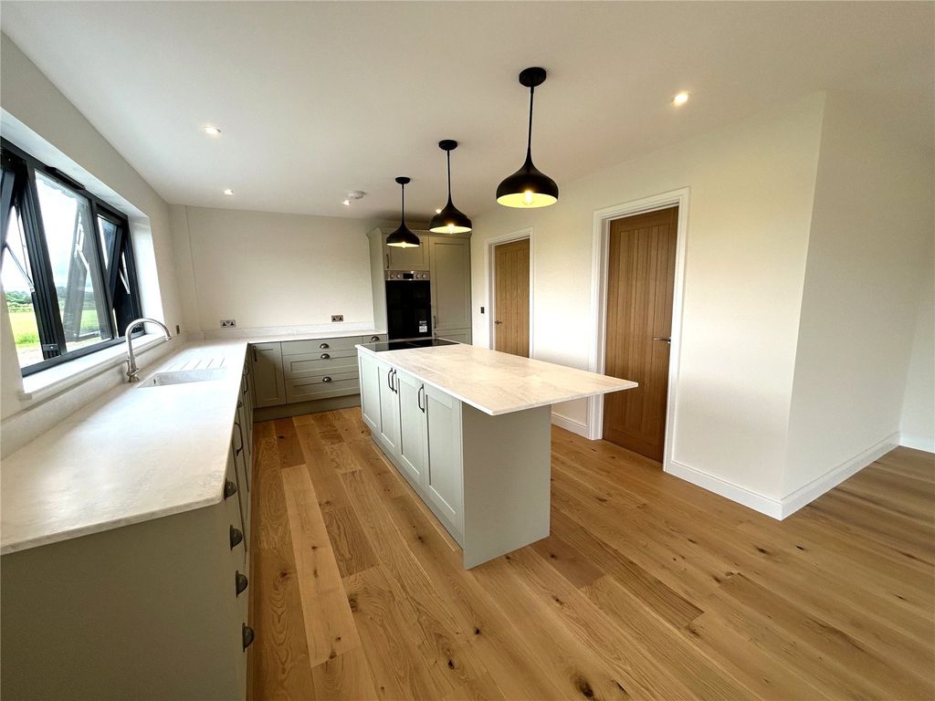 4 bed detached house to rentCullompton, Devon EX15 photo 5