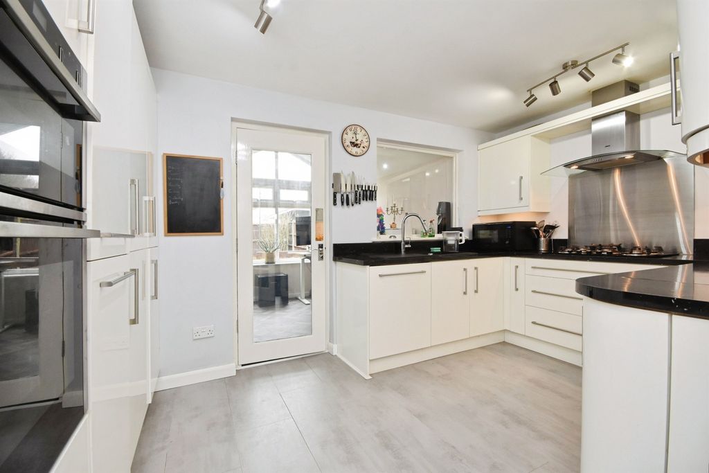 Property photo 3 of 18