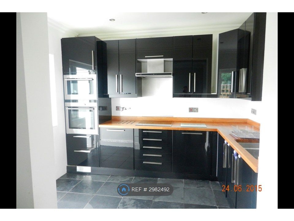 Property photo 3 of 14 Kitchen