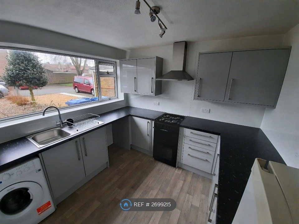 Property photo 2 of 11 Kitchen